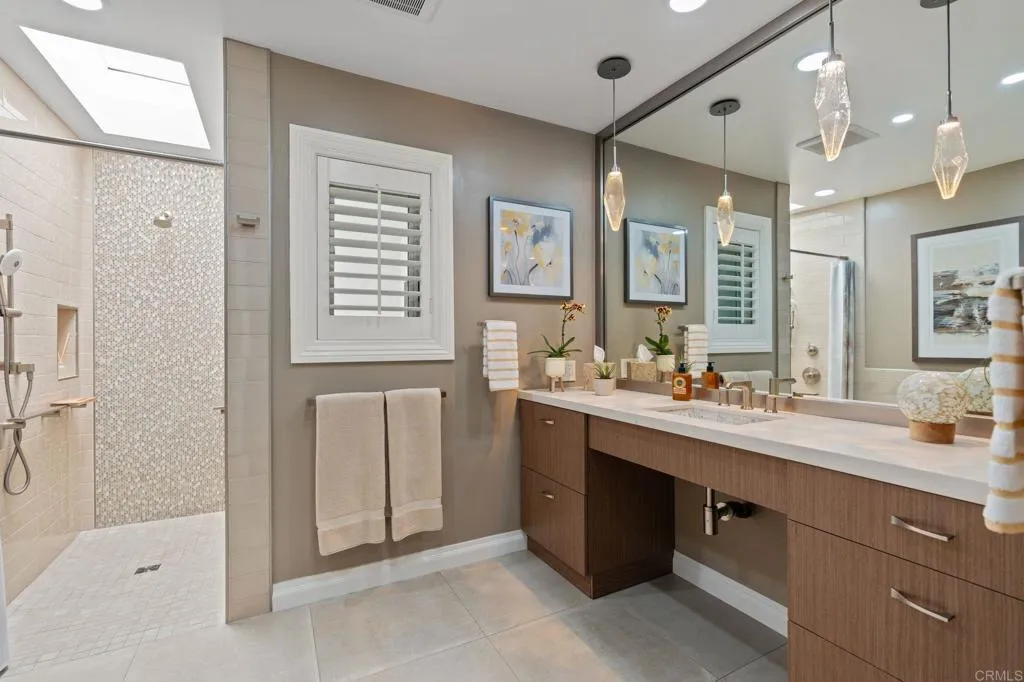 1229 Caminito Graciela