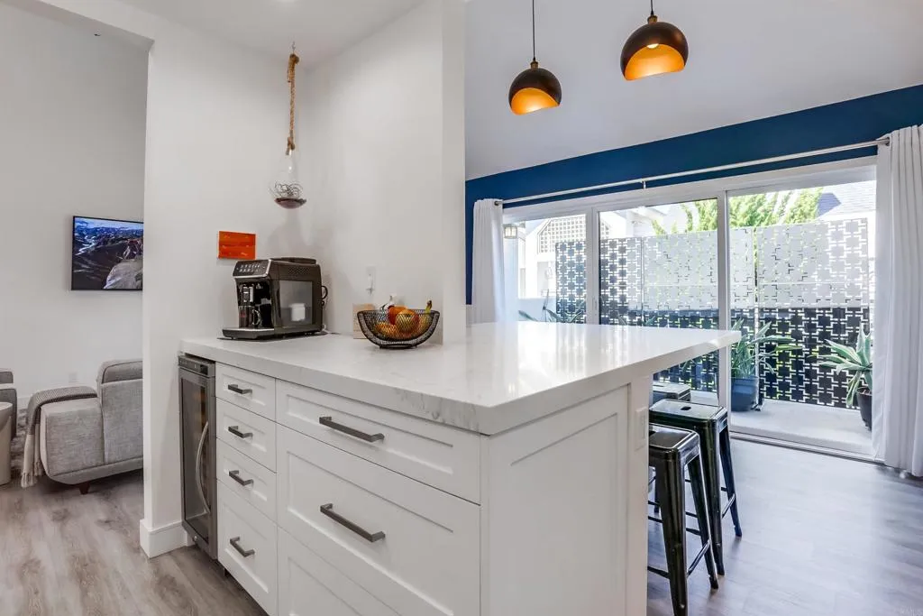 546 Via De La Valle Unit E