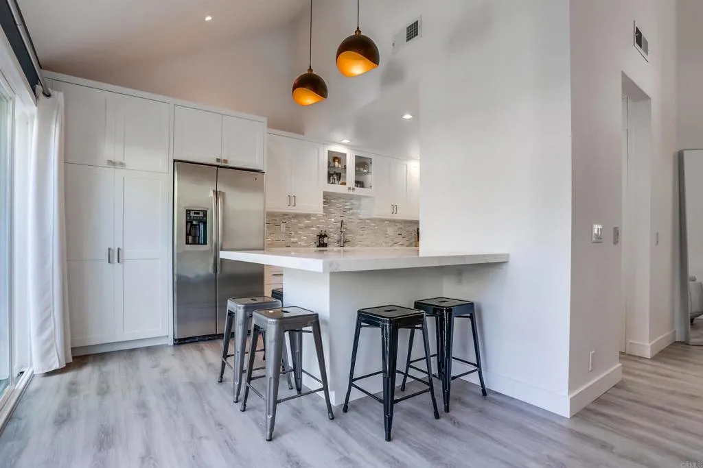 546 Via De La Valle Unit E