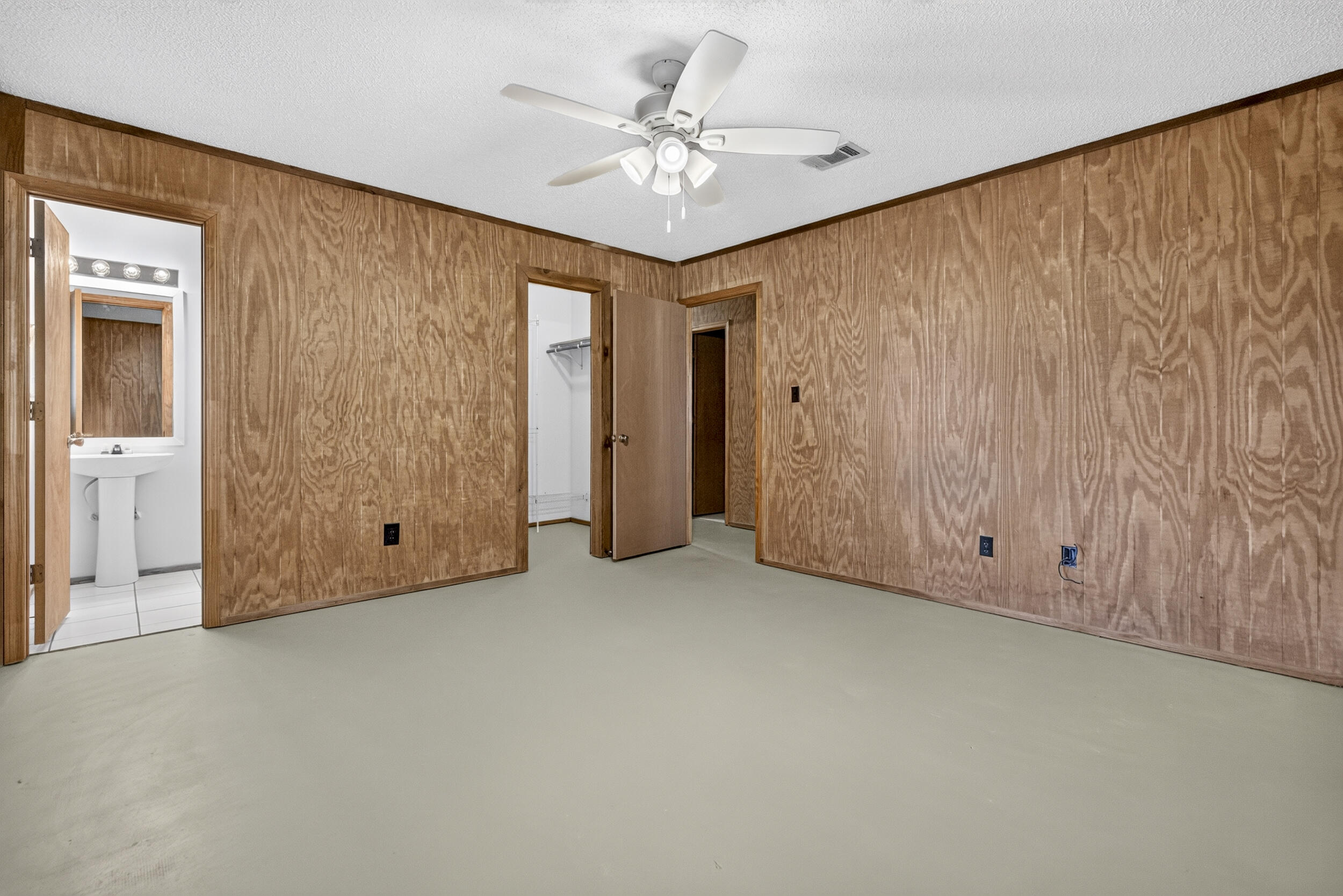 40 Country Club Drive