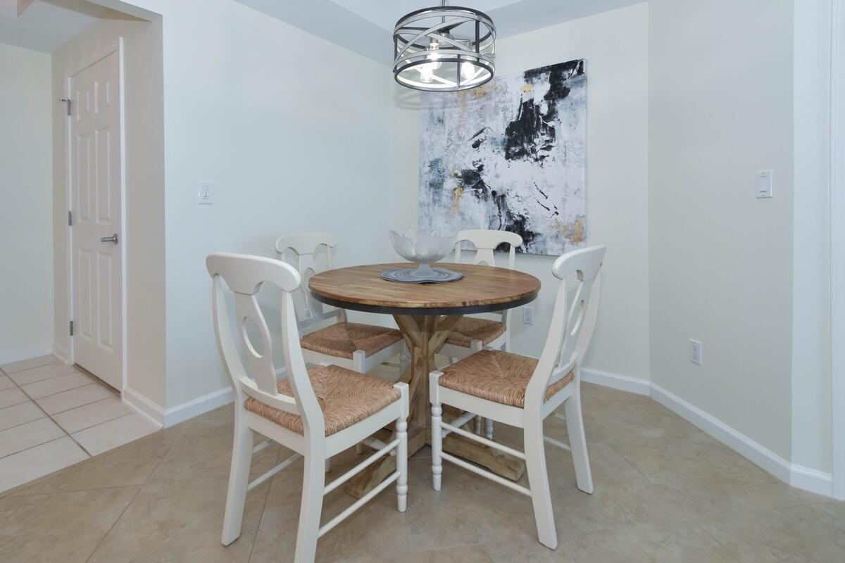 1050 E Highway 98, 905E