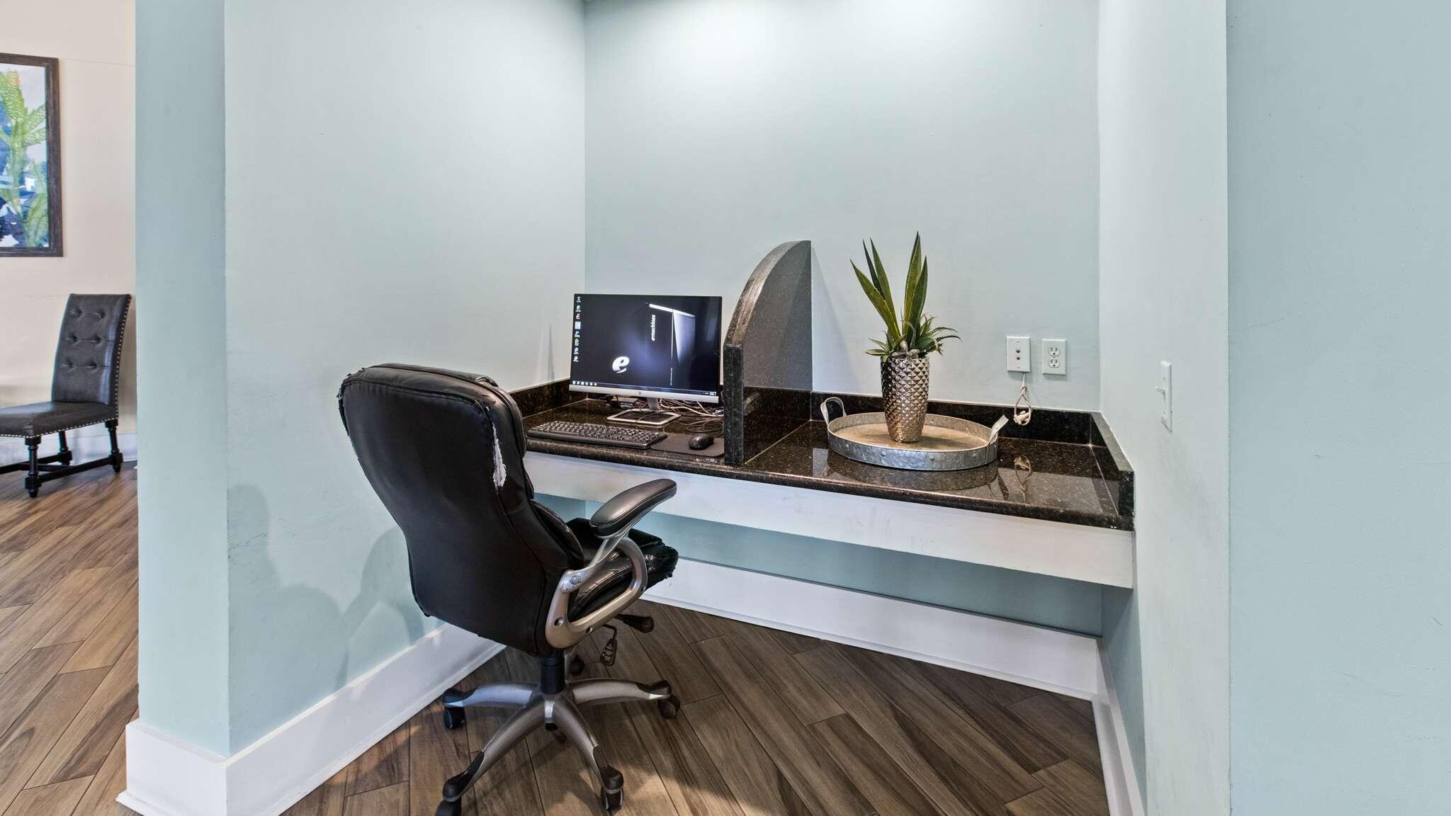 1040 Highway 98 E 811