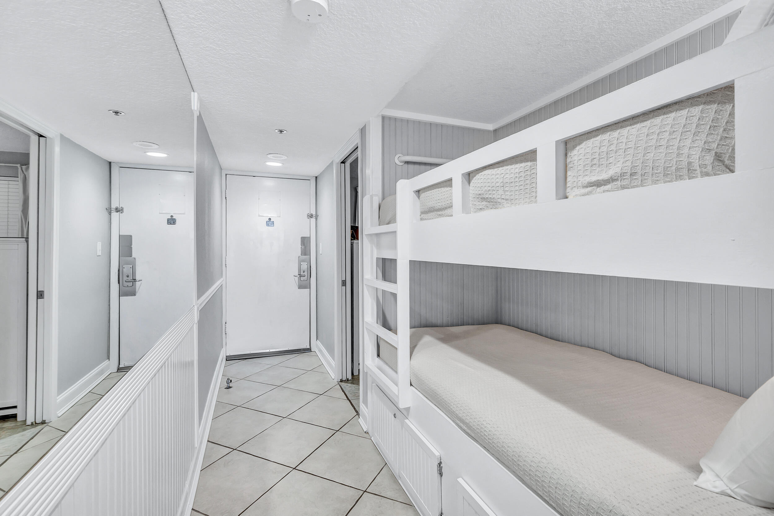 1040 Highway 98 E 811