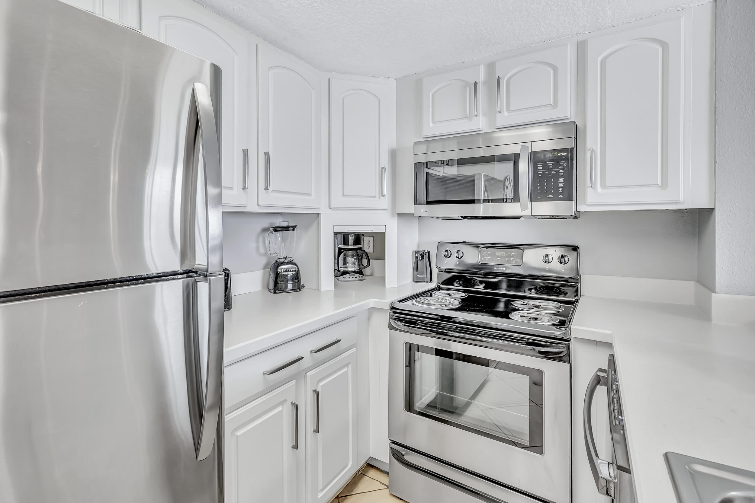 1040 Highway 98 E 811