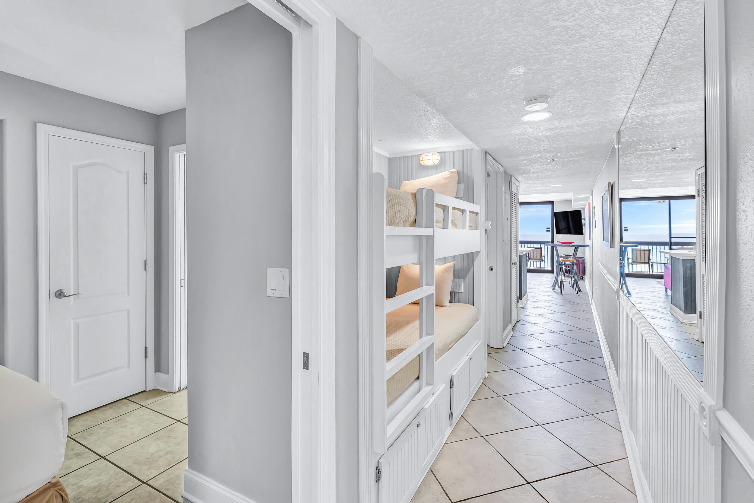 1040 Highway 98 E 811