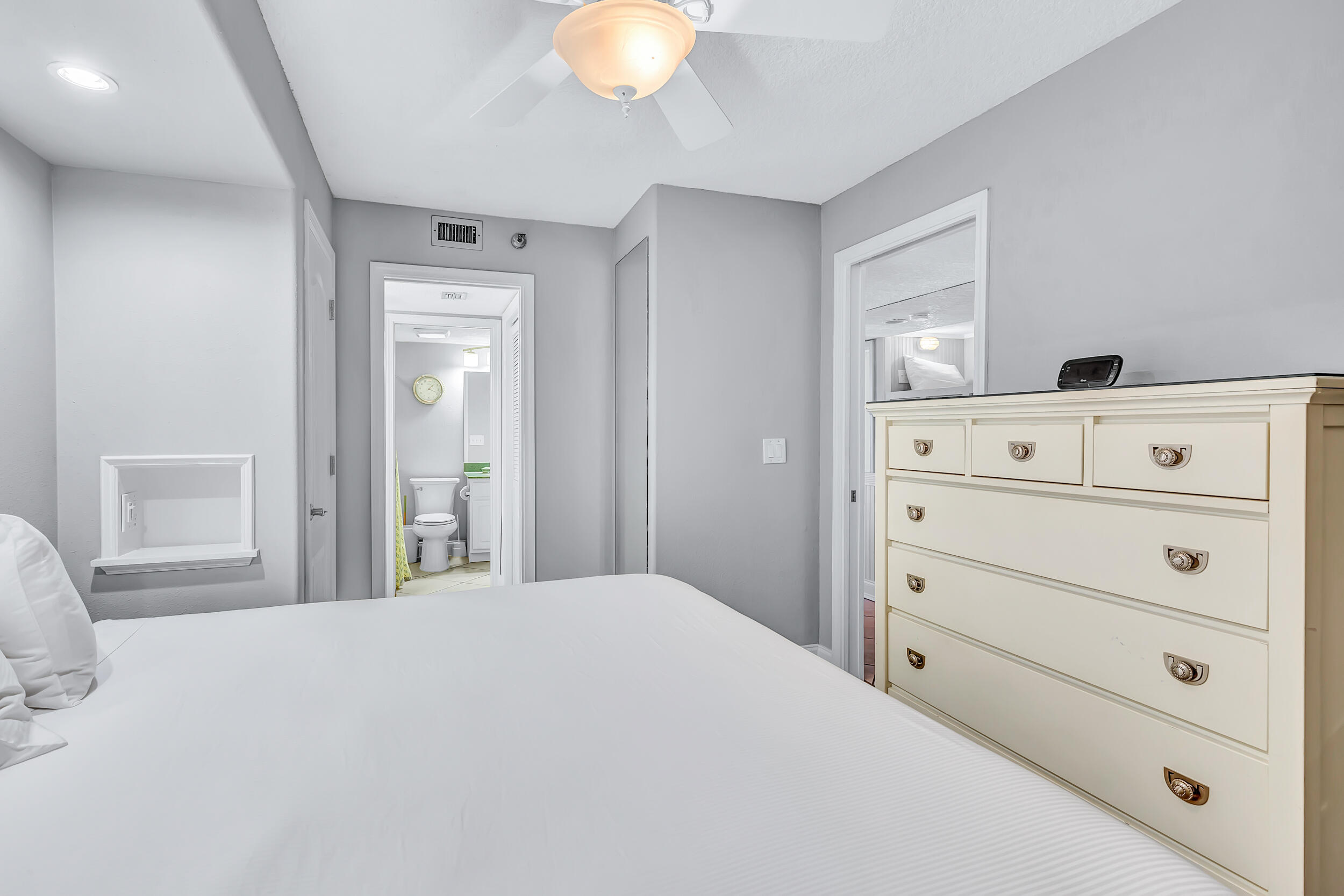 1040 Highway 98 E 811