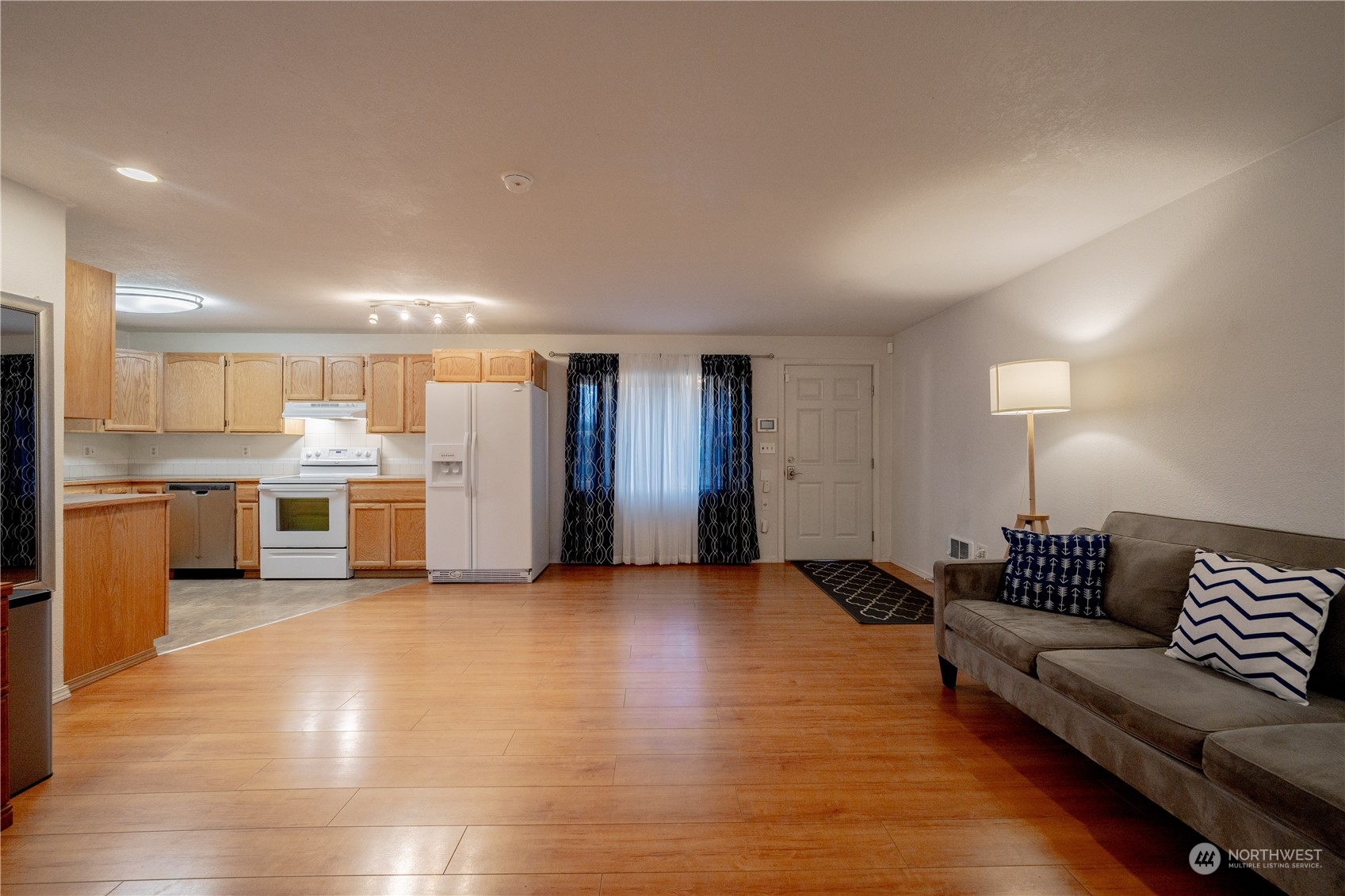 8726 13th Street NE