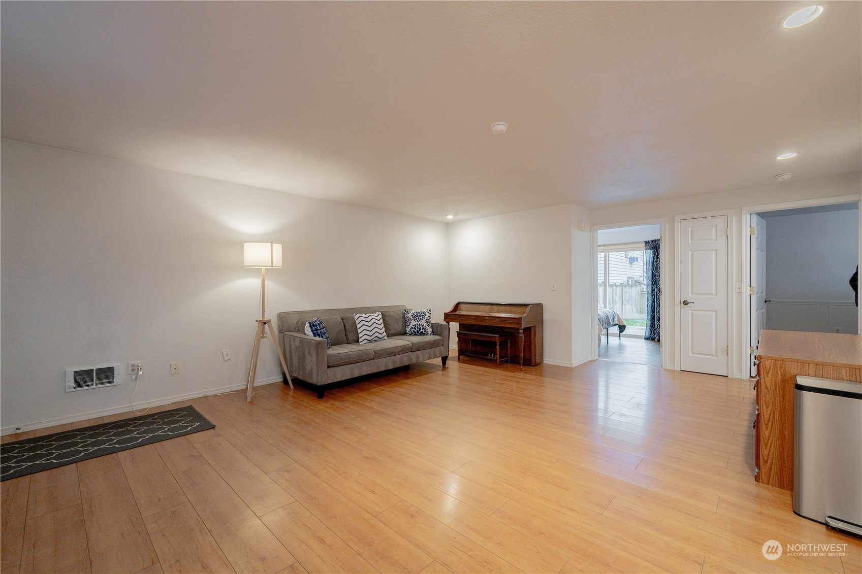 8726 13th Street NE
