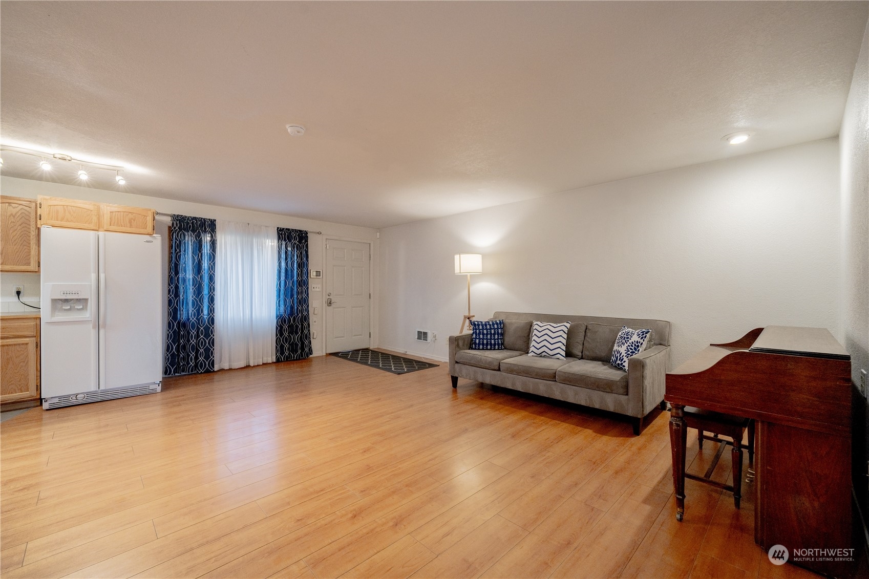 8726 13th Street NE