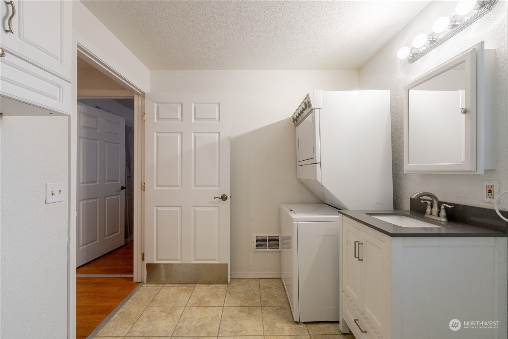 8726 13th Street NE