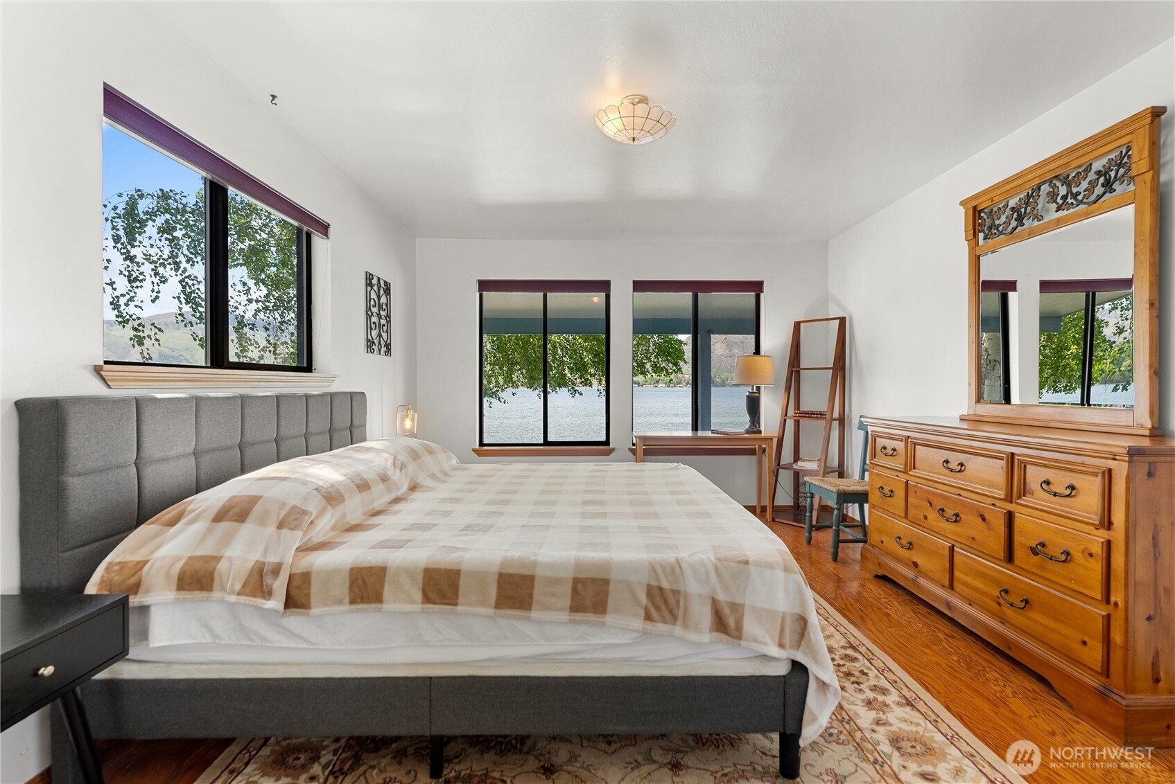 21 Lakeview Loop