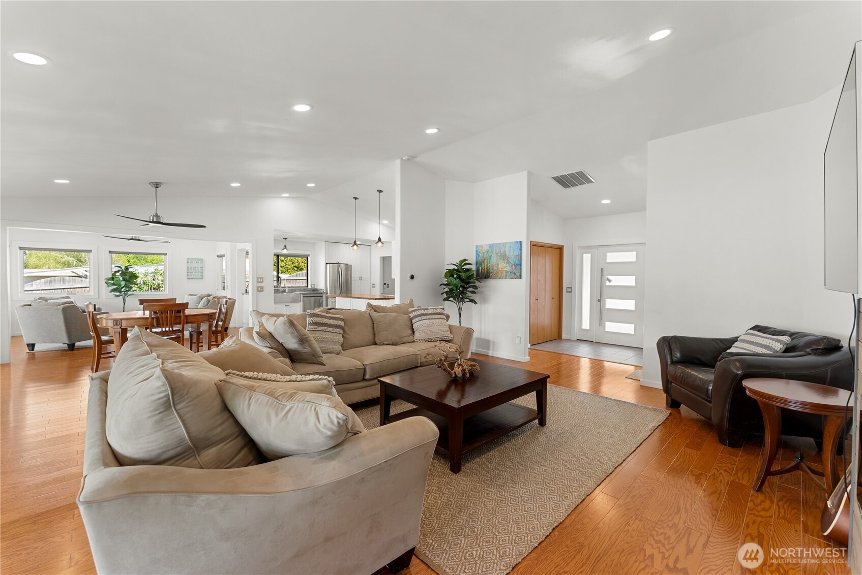21 Lakeview Loop