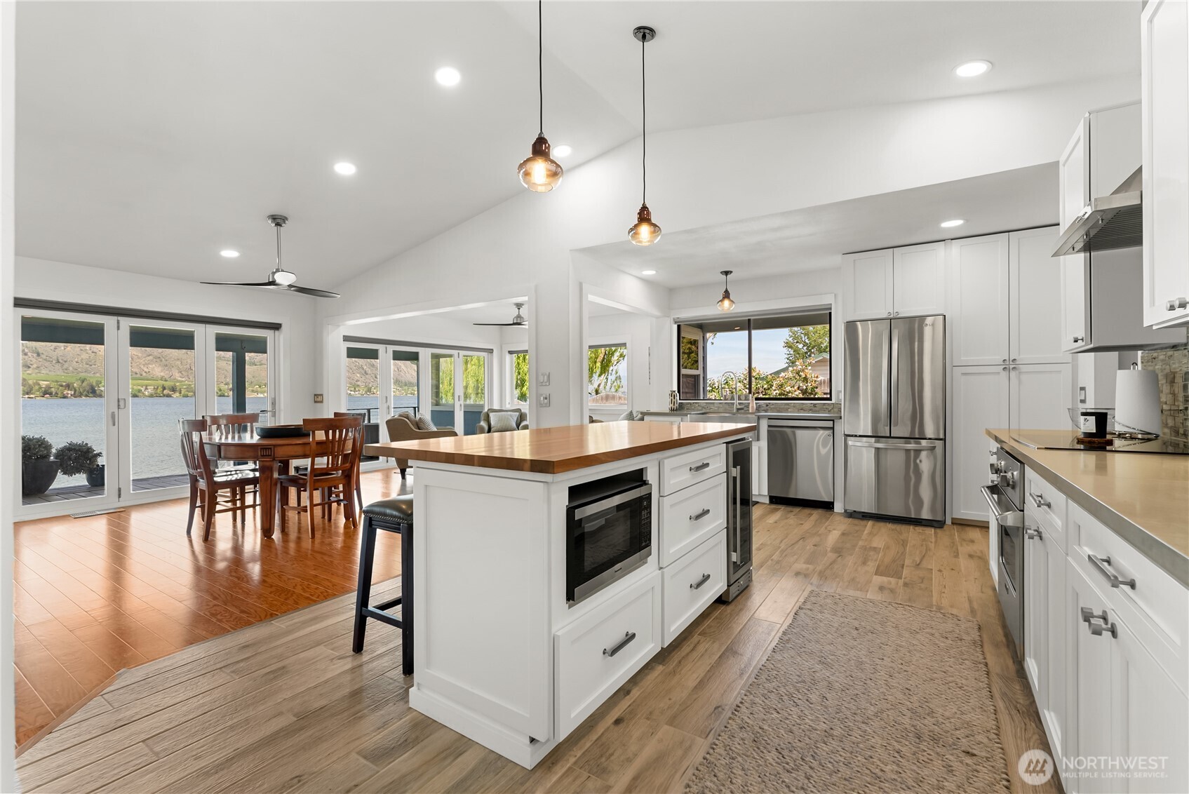 21 Lakeview Loop