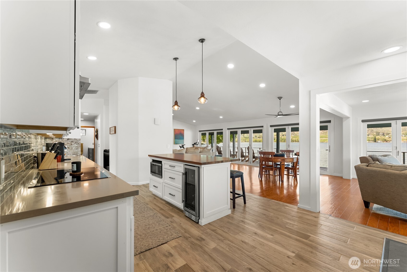 21 Lakeview Loop