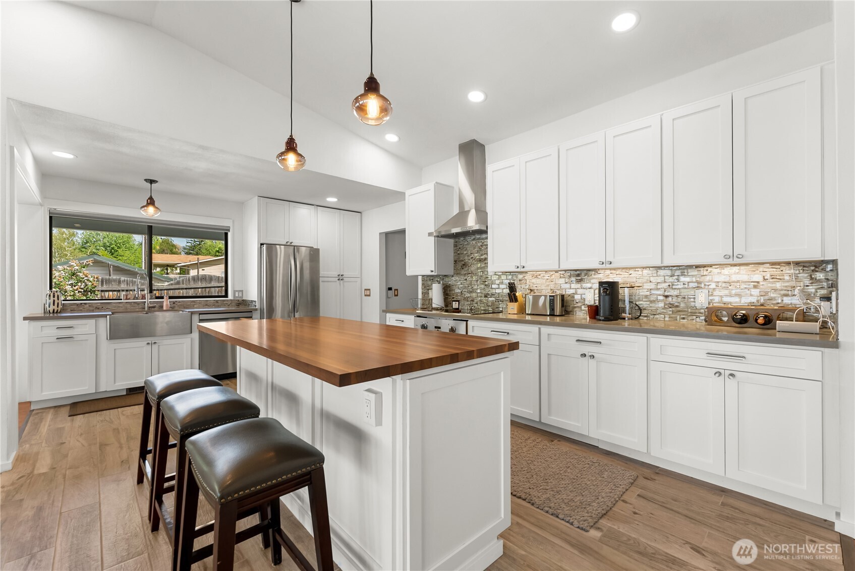 21 Lakeview Loop