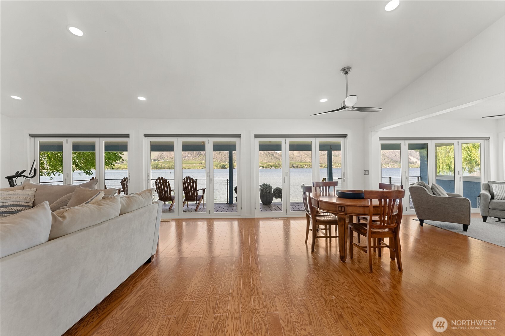 21 Lakeview Loop