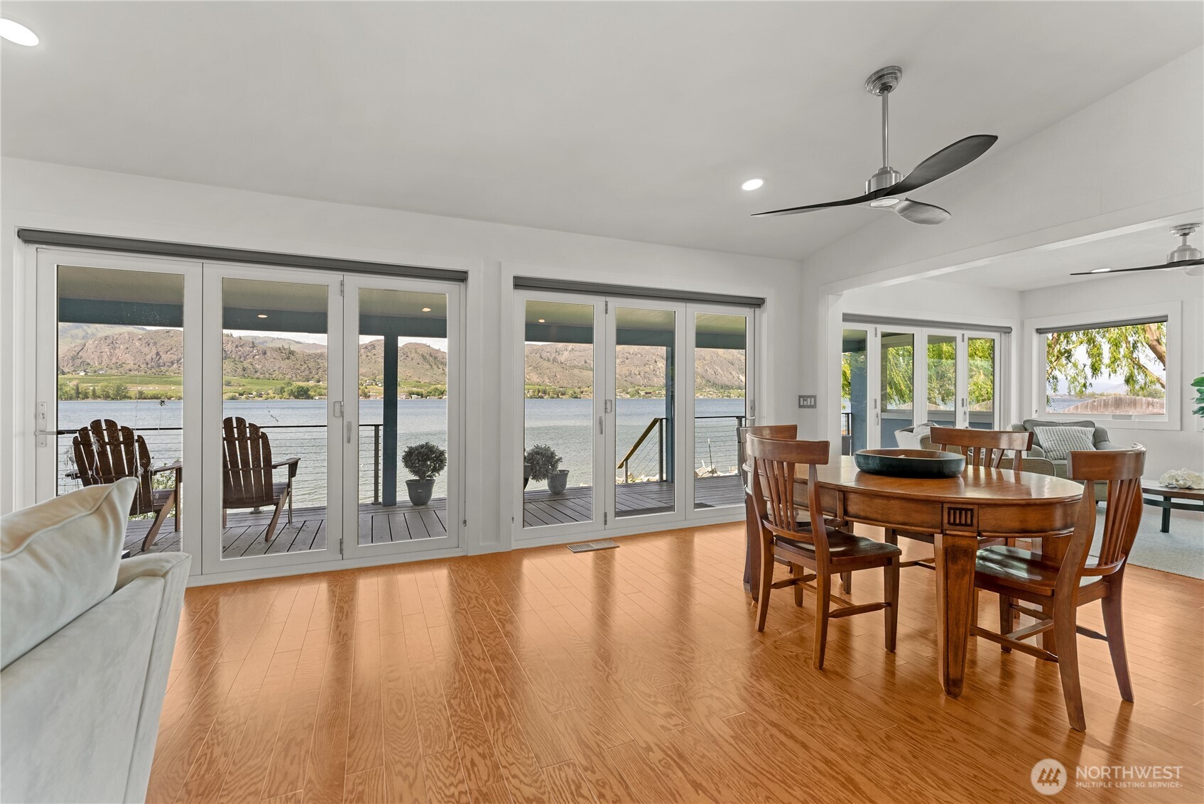 21 Lakeview Loop