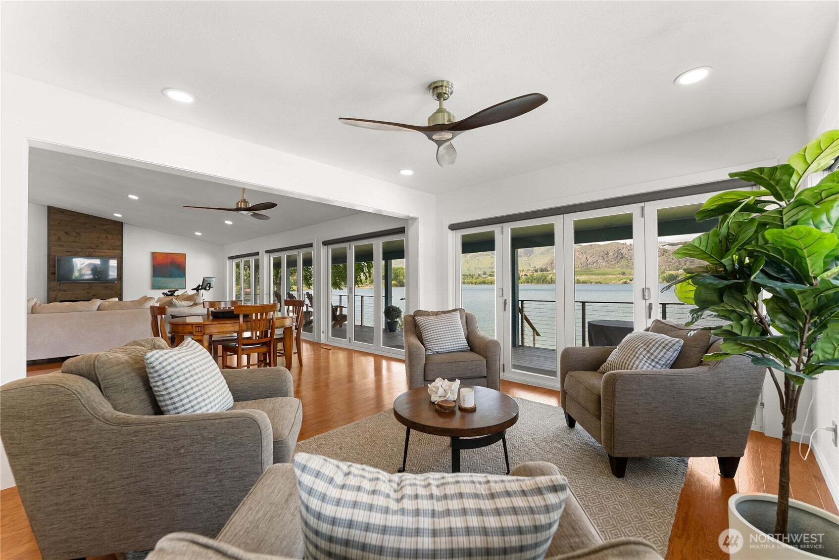 21 Lakeview Loop