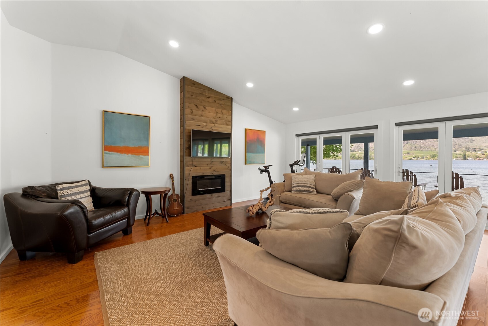 21 Lakeview Loop