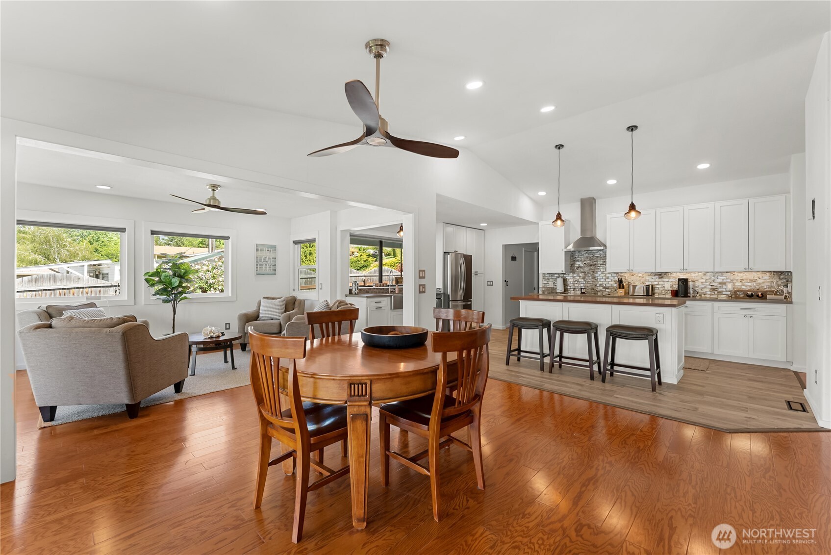 21 Lakeview Loop