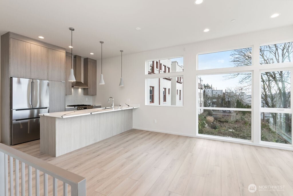 2921 Franklin Avenue E Unit: A