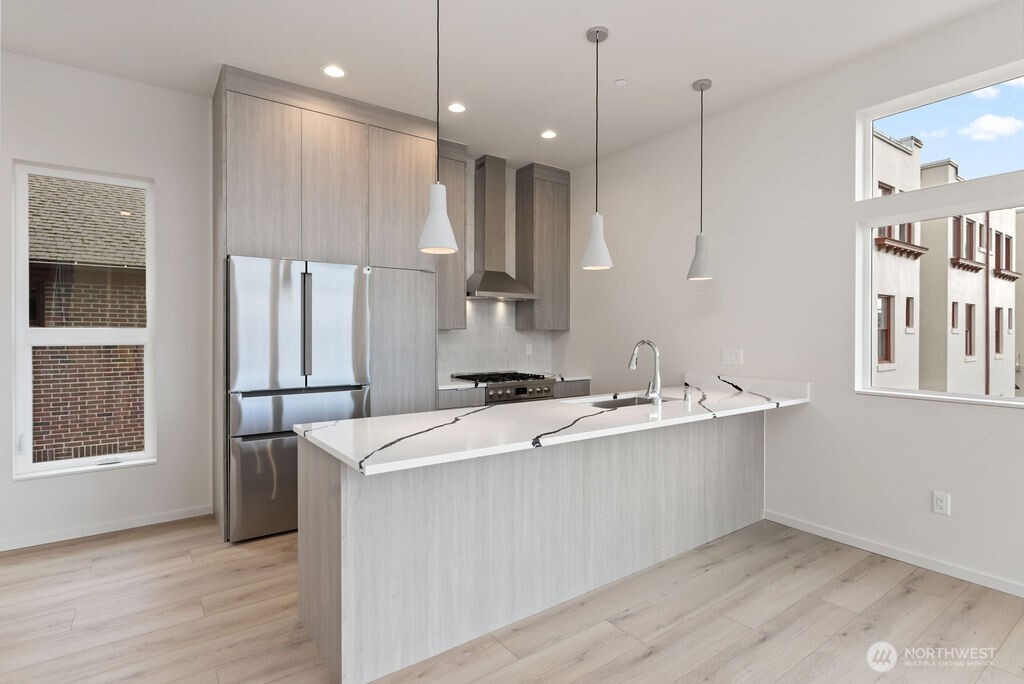 2921 Franklin Avenue E Unit: A