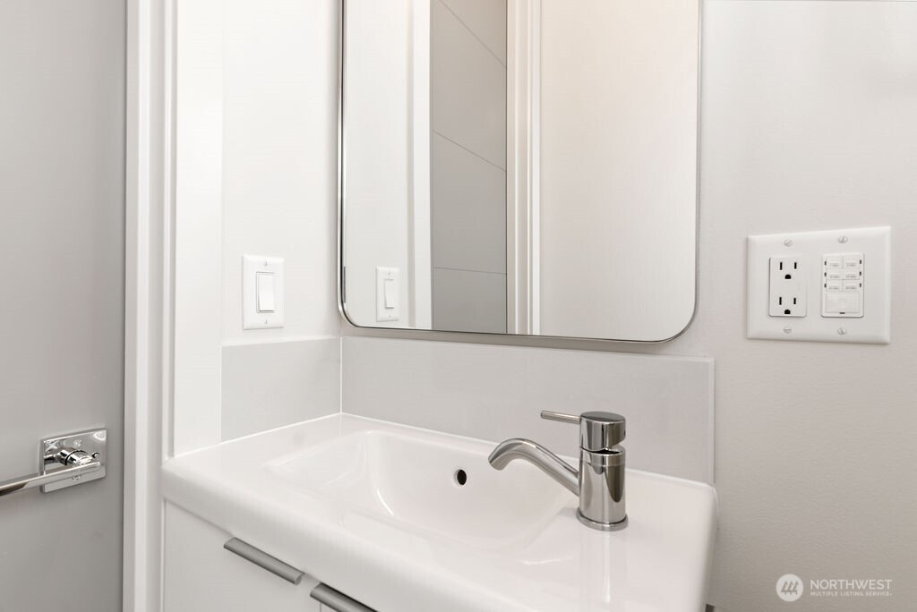 2921 Franklin Avenue E Unit: A