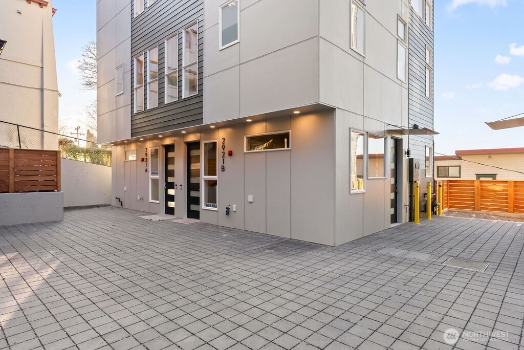 2921 Franklin Avenue E Unit: A