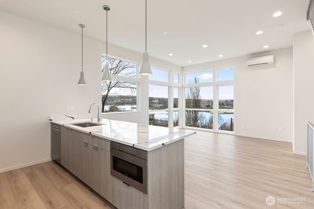 2921 Franklin Avenue E Unit: A