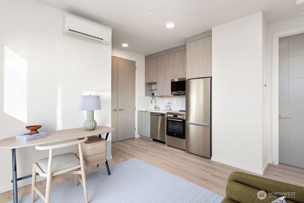 2921 Franklin Avenue E Unit: A