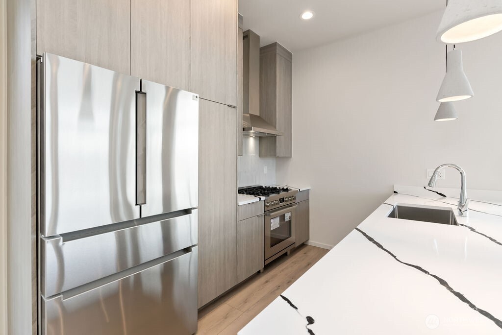 2921 Franklin Avenue E Unit: A