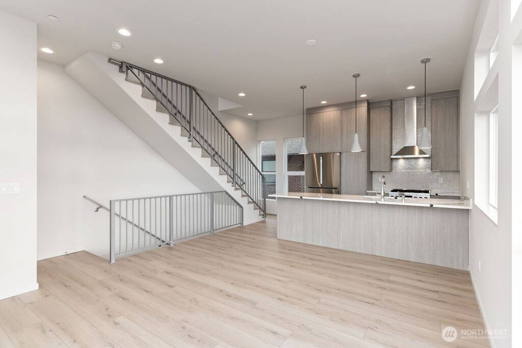 2921 Franklin Avenue E Unit: A