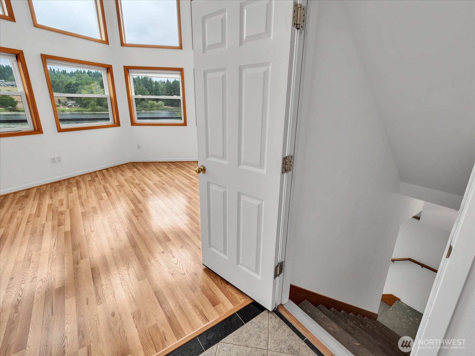 2117 256th Street NW