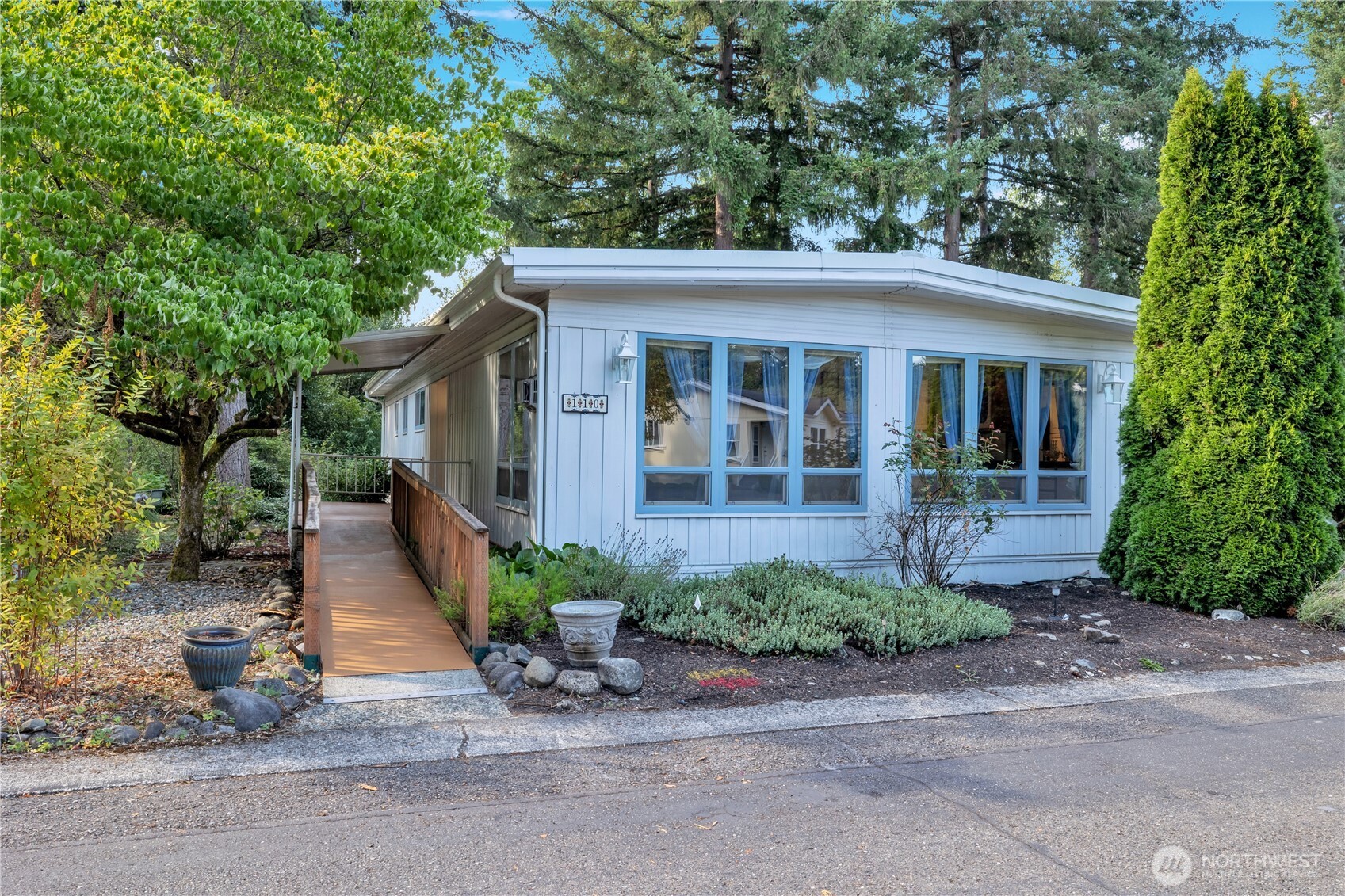 18425 NE 95th Street Unit: 110
