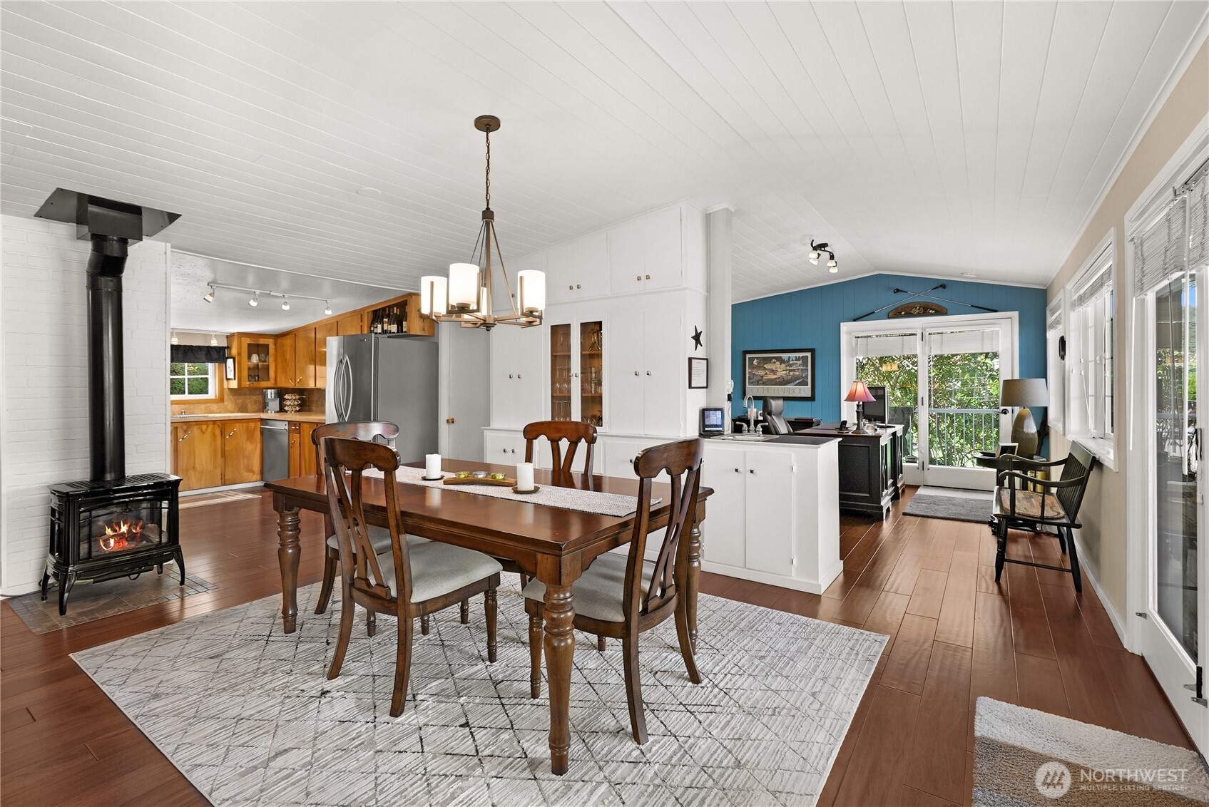 29 NW LAKE ROESIGER ROAD