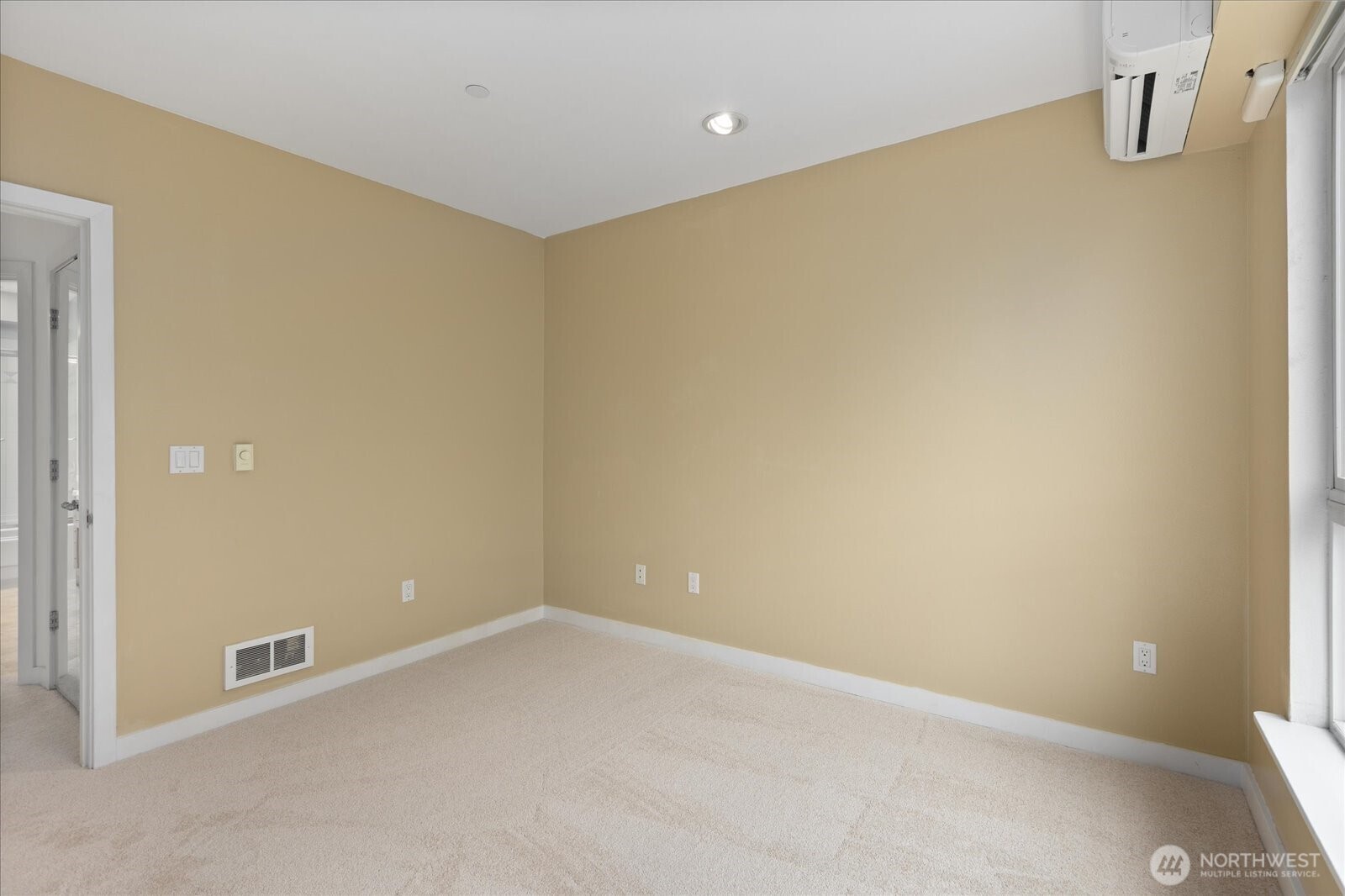 925 110th Avenue NE Unit: PH05