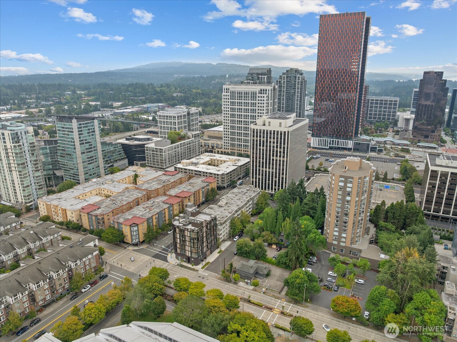 925 110th Avenue NE Unit: PH05