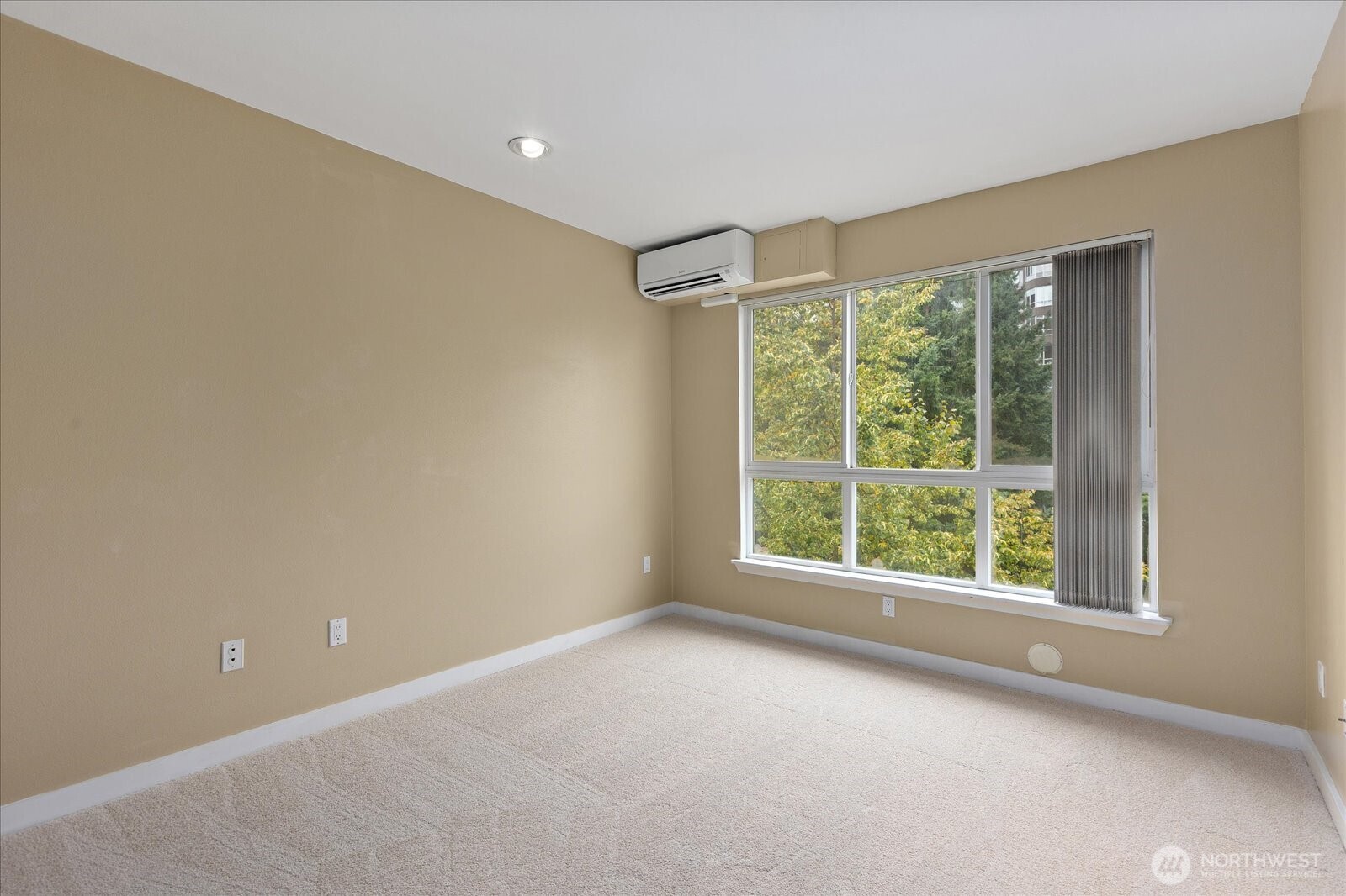 925 110th Avenue NE Unit: PH05