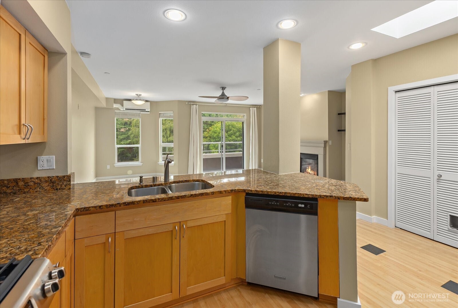 925 110th Avenue NE Unit: PH05