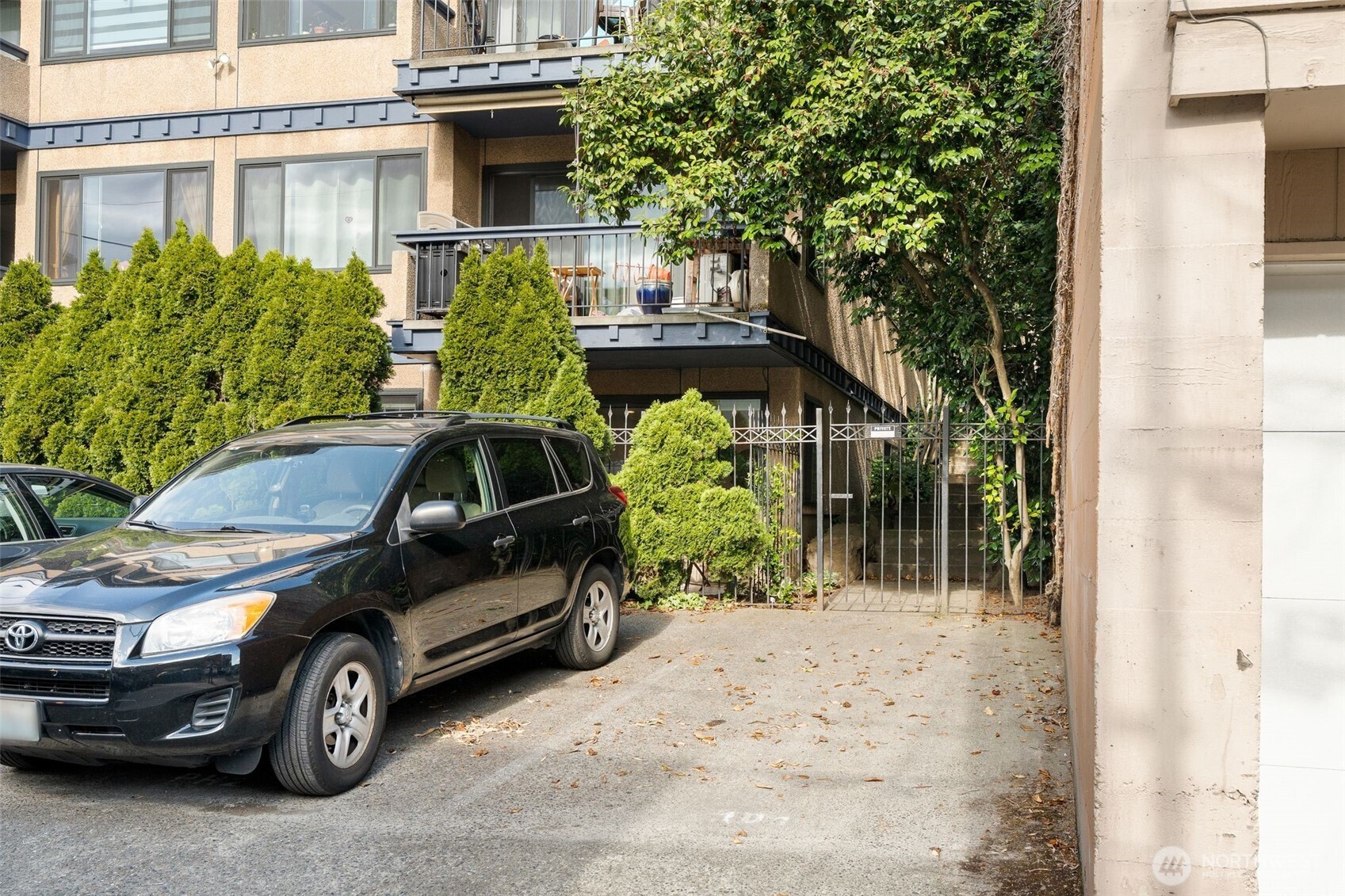 2219 Eastlake Avenue E Unit: 101