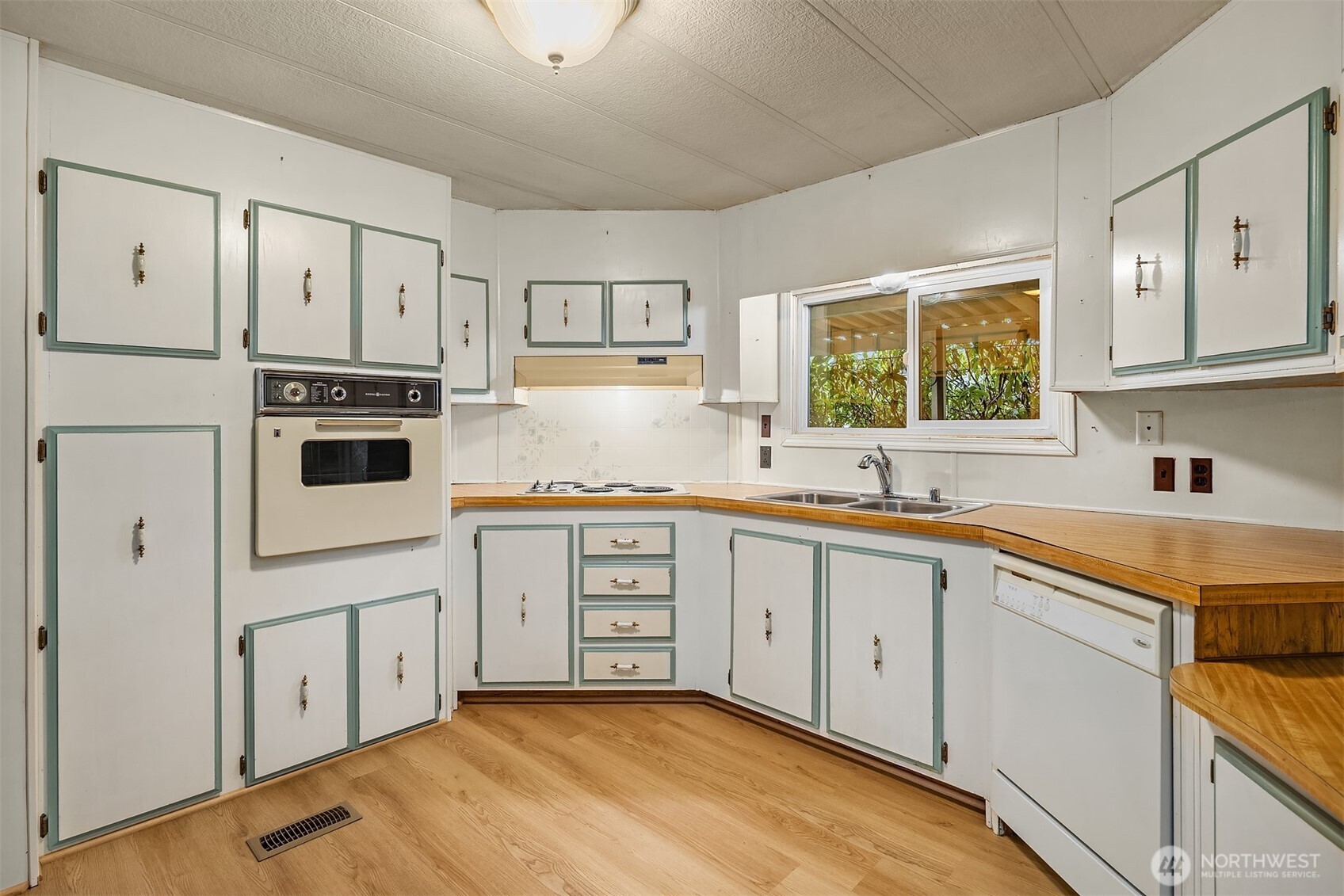 7508 47th Avenue NE Unit: 1