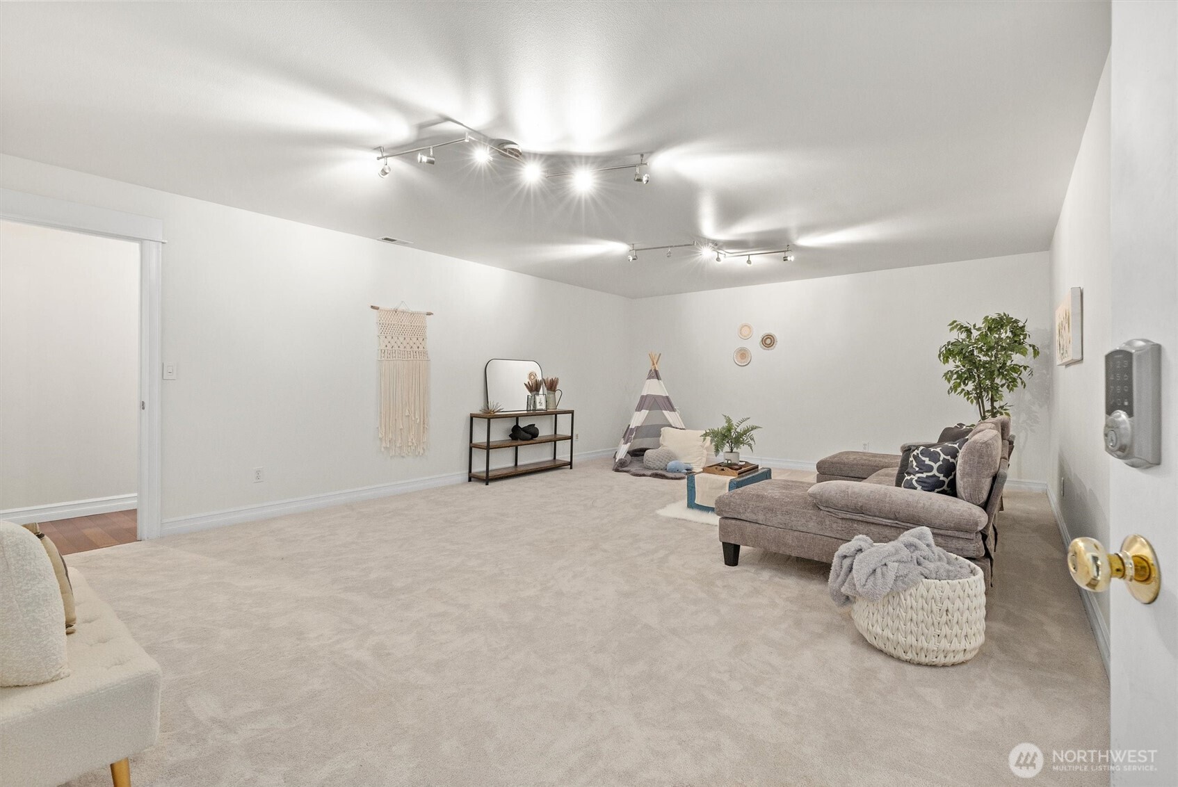 18592 Rainier View Road SE