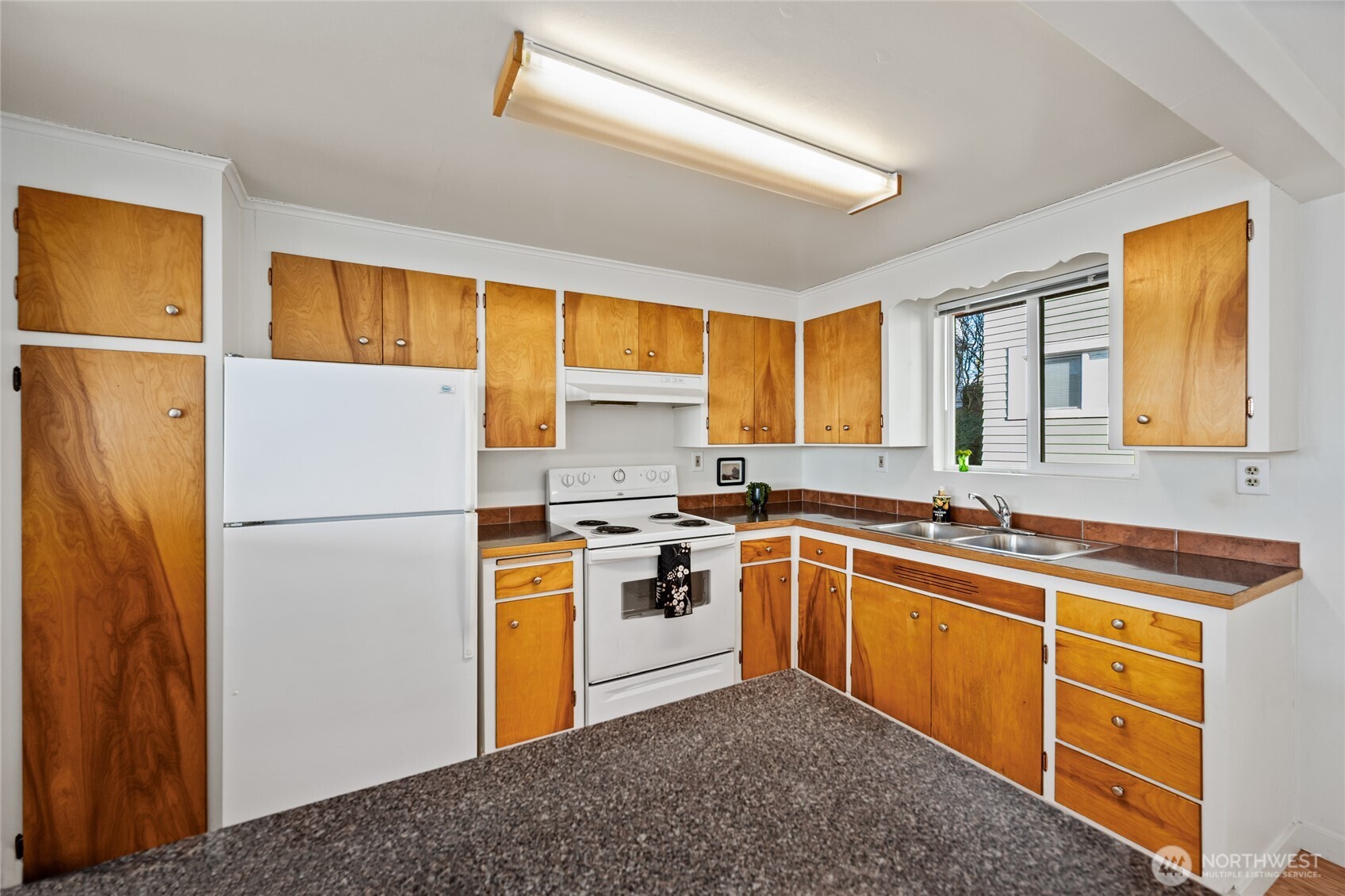 2112 RUCKER Avenue Unit: 6