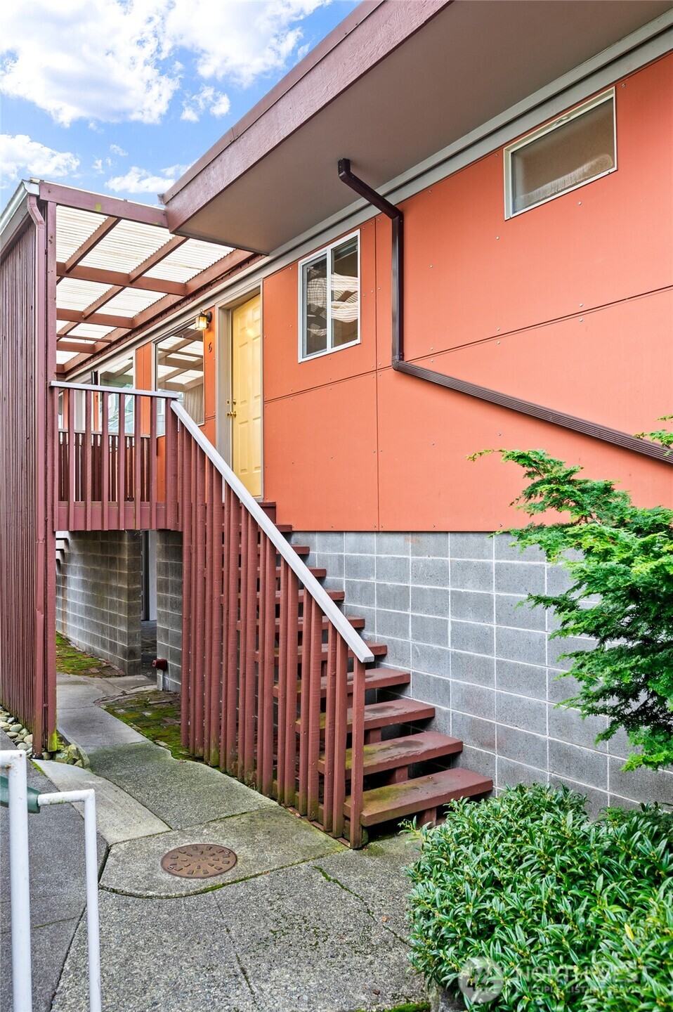 2112 RUCKER Avenue Unit: 6