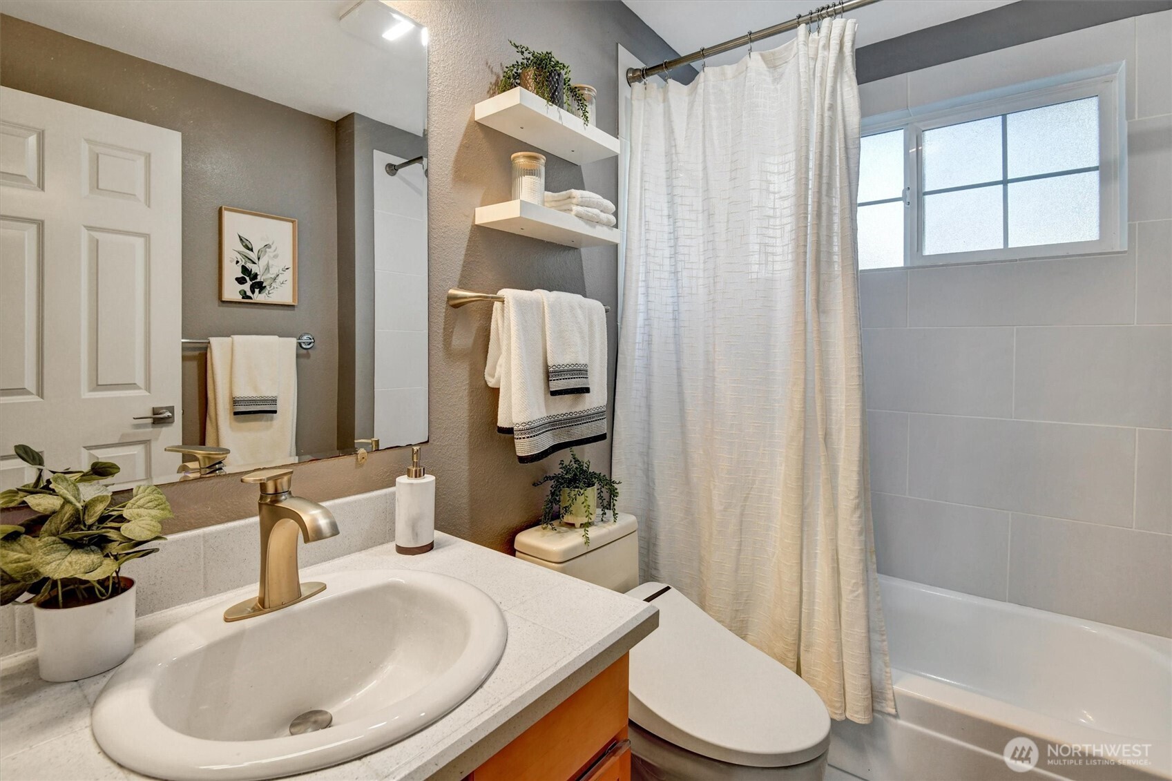 1127 N 198th Street Unit: A303