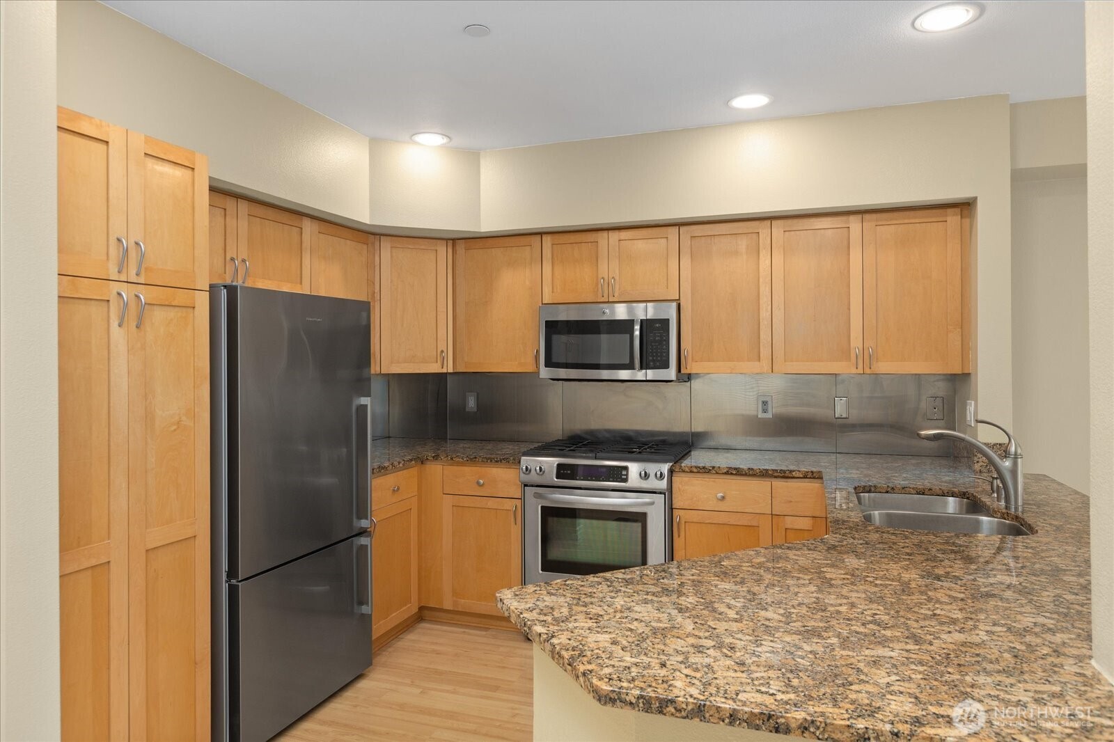 925 110th Avenue NE Unit: PH05