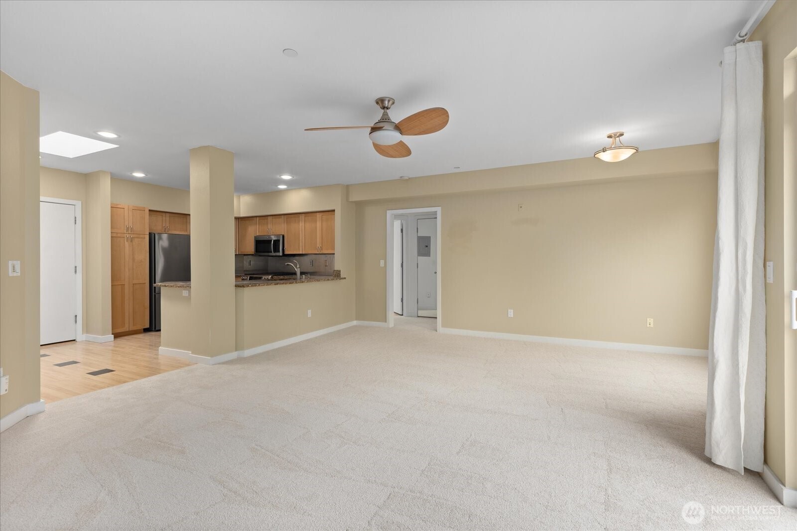 925 110th Avenue NE Unit: PH05