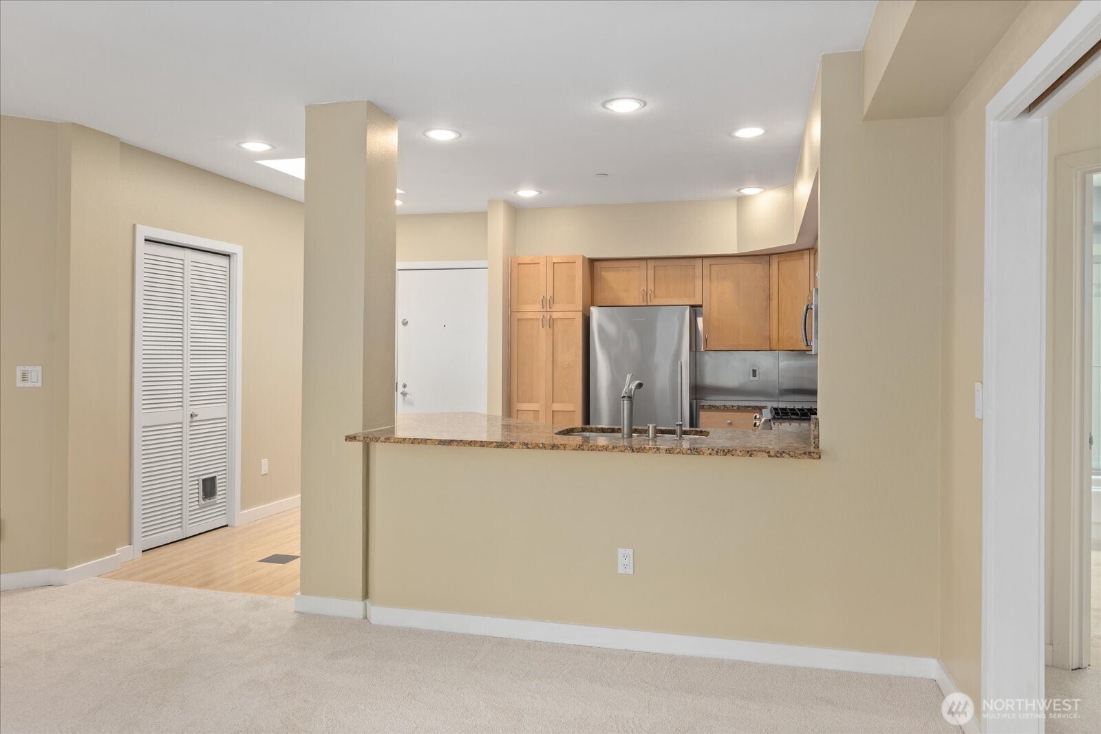 925 110th Avenue NE Unit: PH05