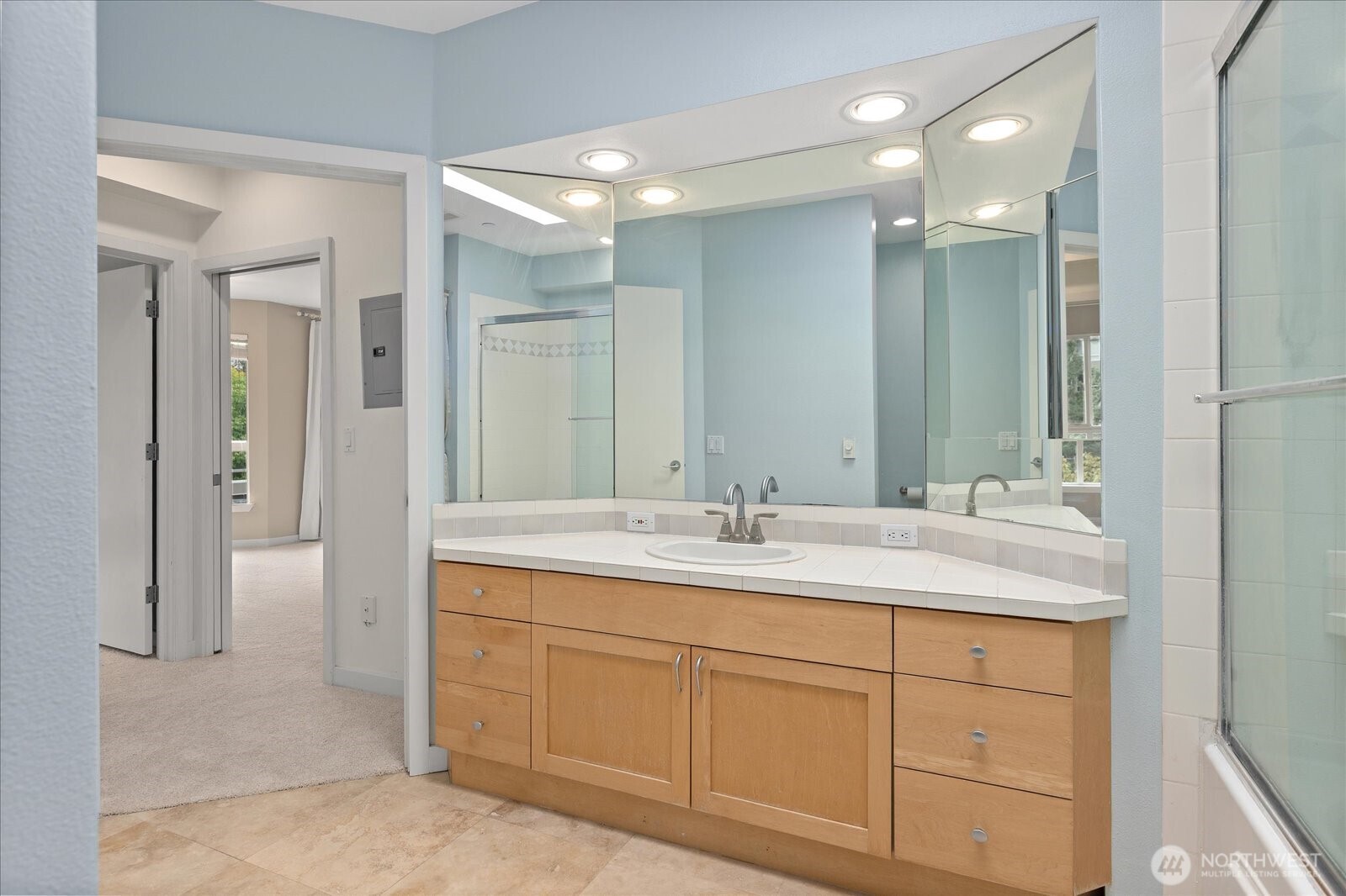 925 110th Avenue NE Unit: PH05