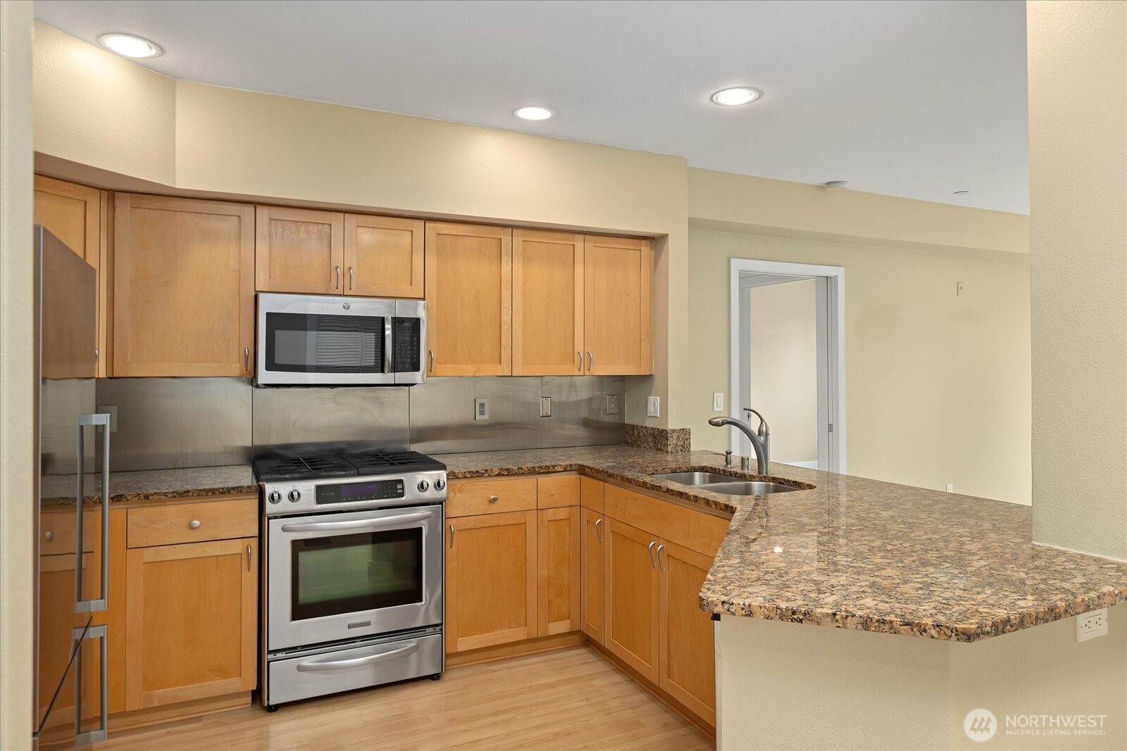 925 110th Avenue NE Unit: PH05